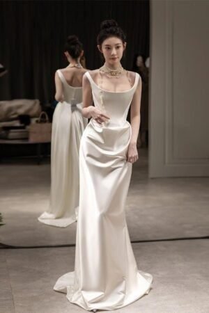 High-end Bridal Satin Light Wedding Banquet Dress