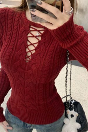 Autumn and Winter New Retro Design Long-sleeved Knitted Sweater Slim and Thin Fashion Hollow Bottom Top Women's Clothing